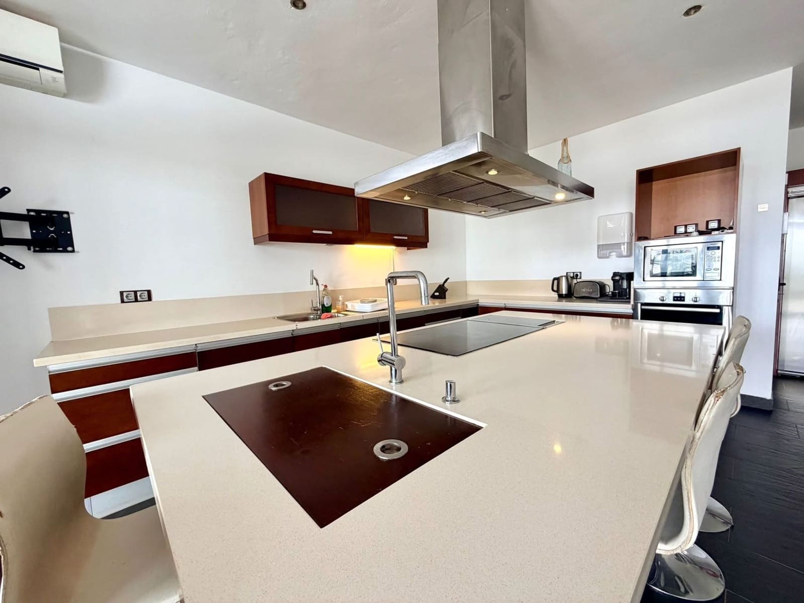 5 bedroom Villa for sale in Puerto del Rosario with pool garage - € 710,000 (Ref: 9737993)