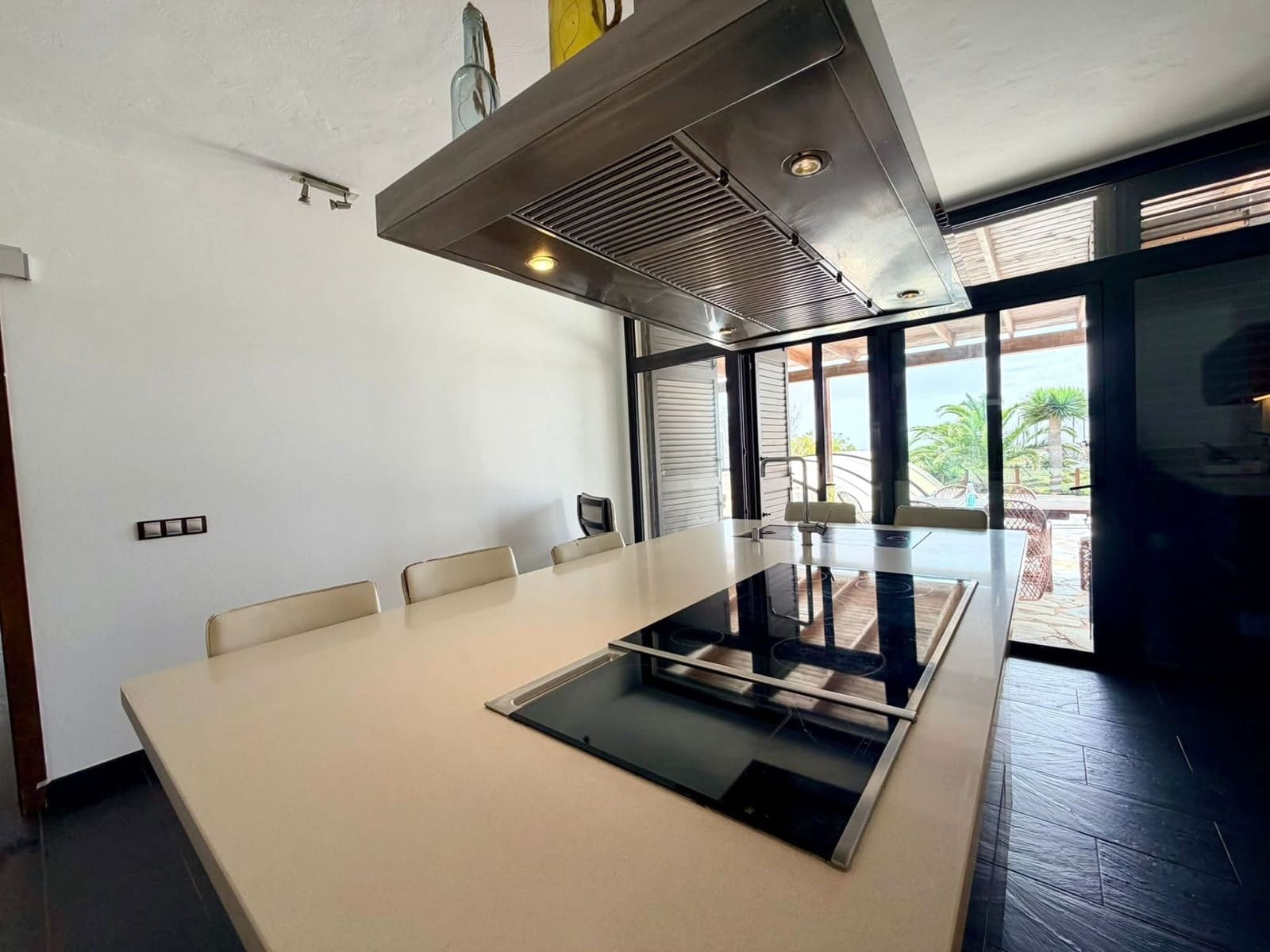 5 bedroom Villa for sale in Puerto del Rosario with pool garage - € 710,000 (Ref: 9737993)