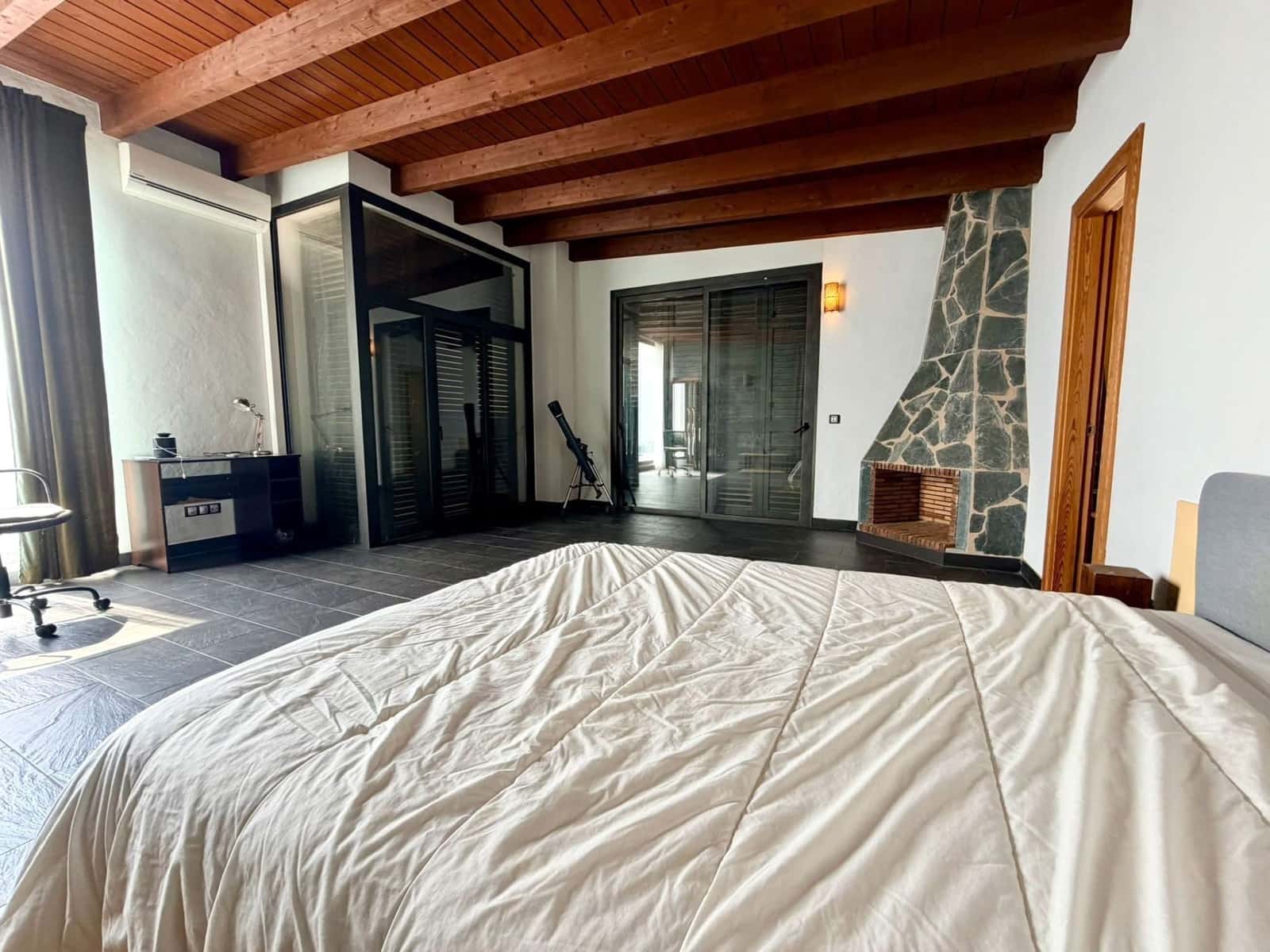 5 bedroom Villa for sale in Puerto del Rosario with pool garage - € 710,000 (Ref: 9737993)