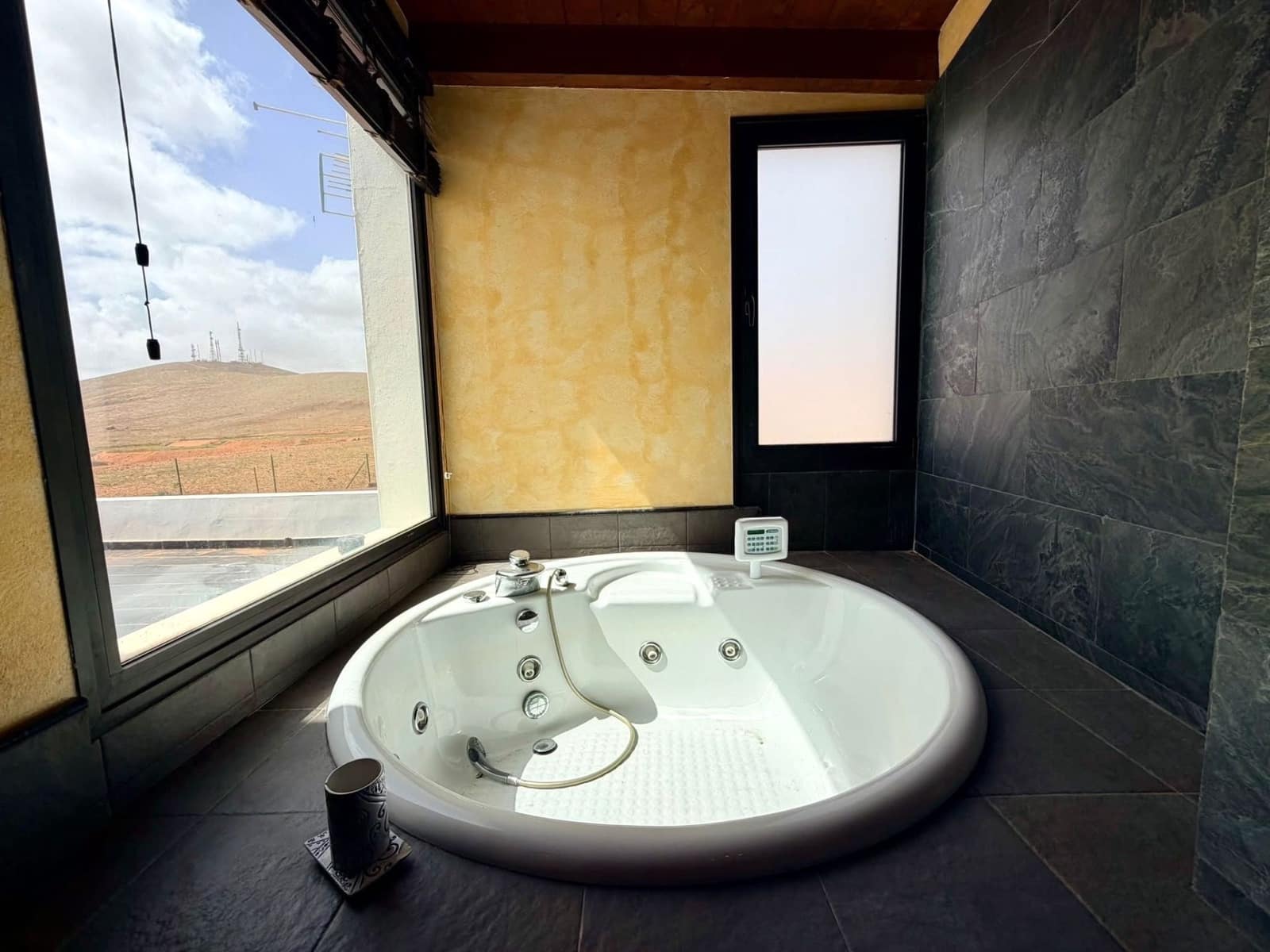 5 bedroom Villa for sale in Puerto del Rosario with pool garage - € 710,000 (Ref: 9737993)