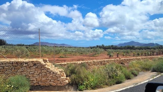 Undeveloped Land for sale in Antigua - € 450,000 (Ref: 9741501)