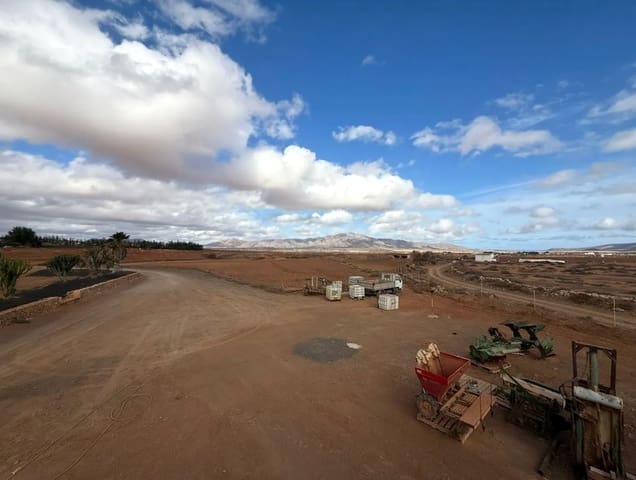 Undeveloped Land for sale in Antigua - € 450,000 (Ref: 9741501)