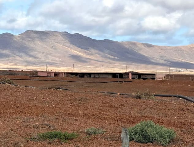 Undeveloped Land for sale in Antigua - € 450,000 (Ref: 9741501)