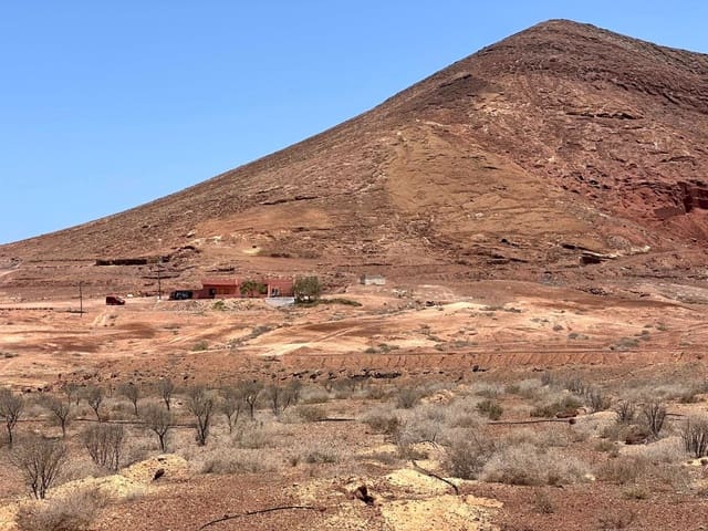 2 bedroom Finca/Country House for sale in Puerto del Rosario - € 390,000 (Ref: 9741502)