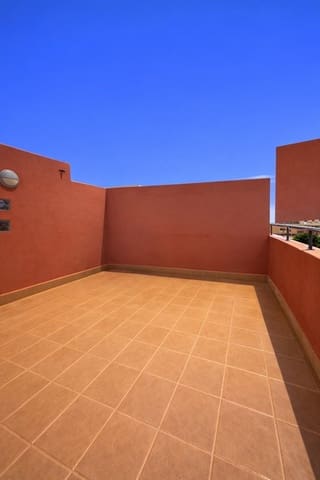 3 soveværelse Byhus til salg i Corralejo, La Oliva med swimmingpool garage - € 398.000 (Ref: 9747569)