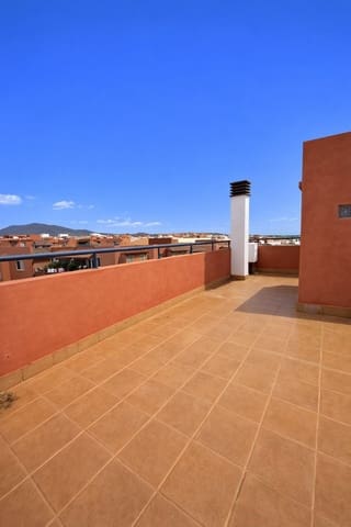 3 soveværelse Byhus til salg i Corralejo, La Oliva med swimmingpool garage - € 398.000 (Ref: 9747569)