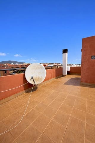 3 soveværelse Byhus til salg i Corralejo, La Oliva med swimmingpool garage - € 398.000 (Ref: 9747569)