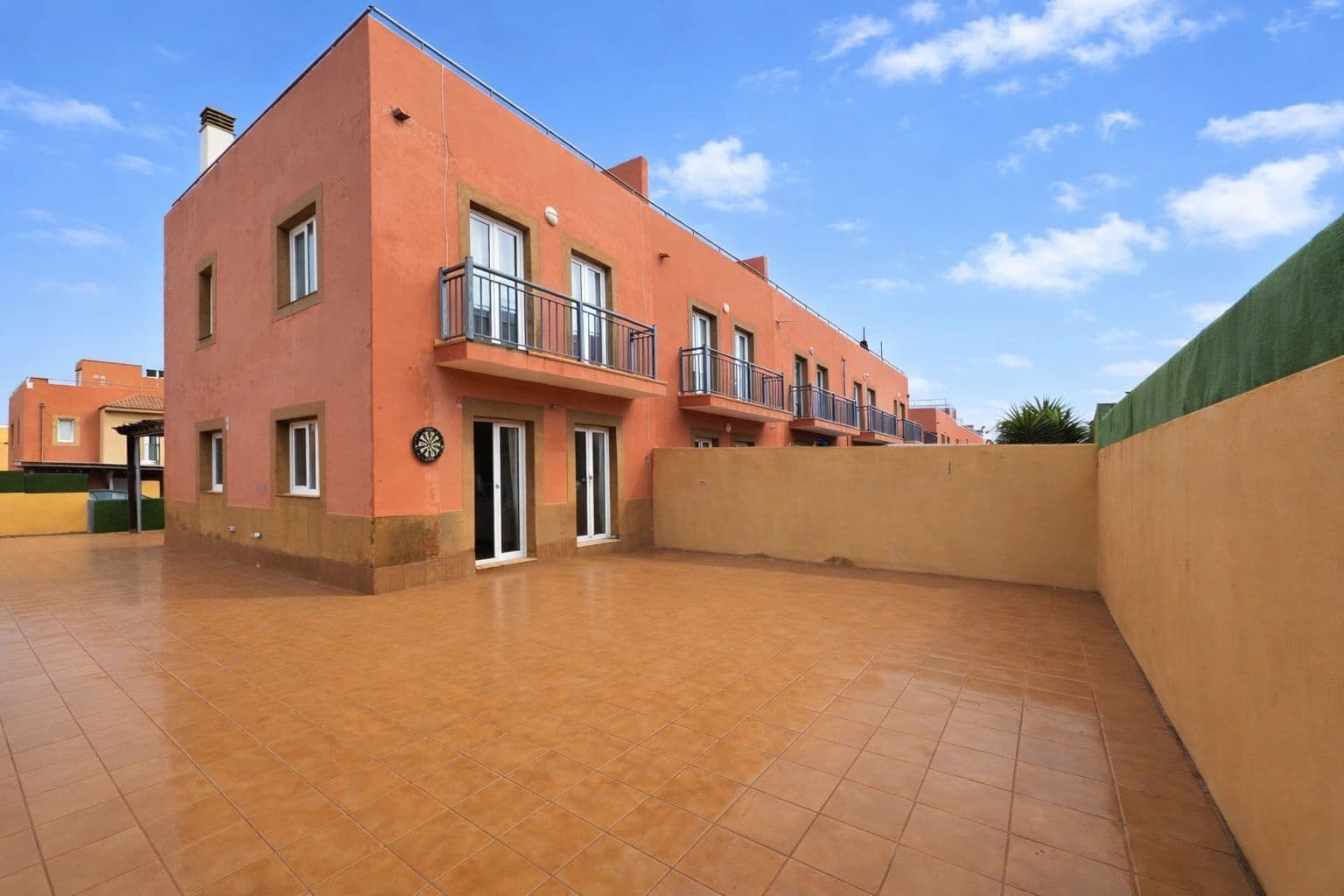 3 bedroom Townhouse for sale in Corralejo with pool garage - € 398,000 (Ref: 9747569)
