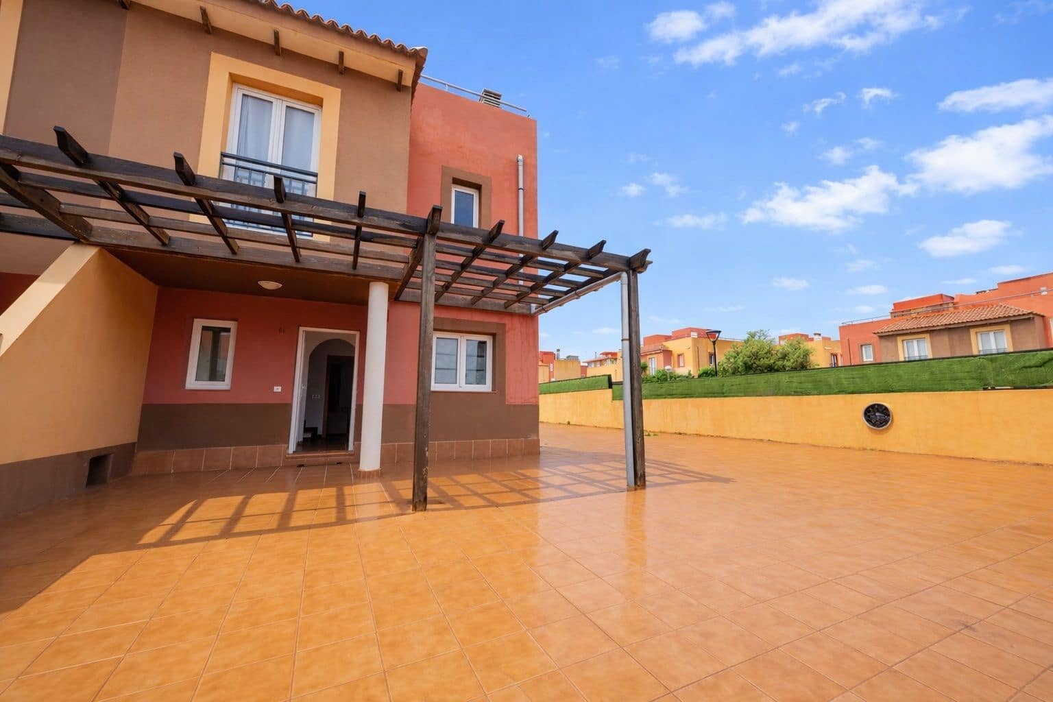 3 bedroom Townhouse for sale in Corralejo with pool garage - € 398,000 (Ref: 9747569)