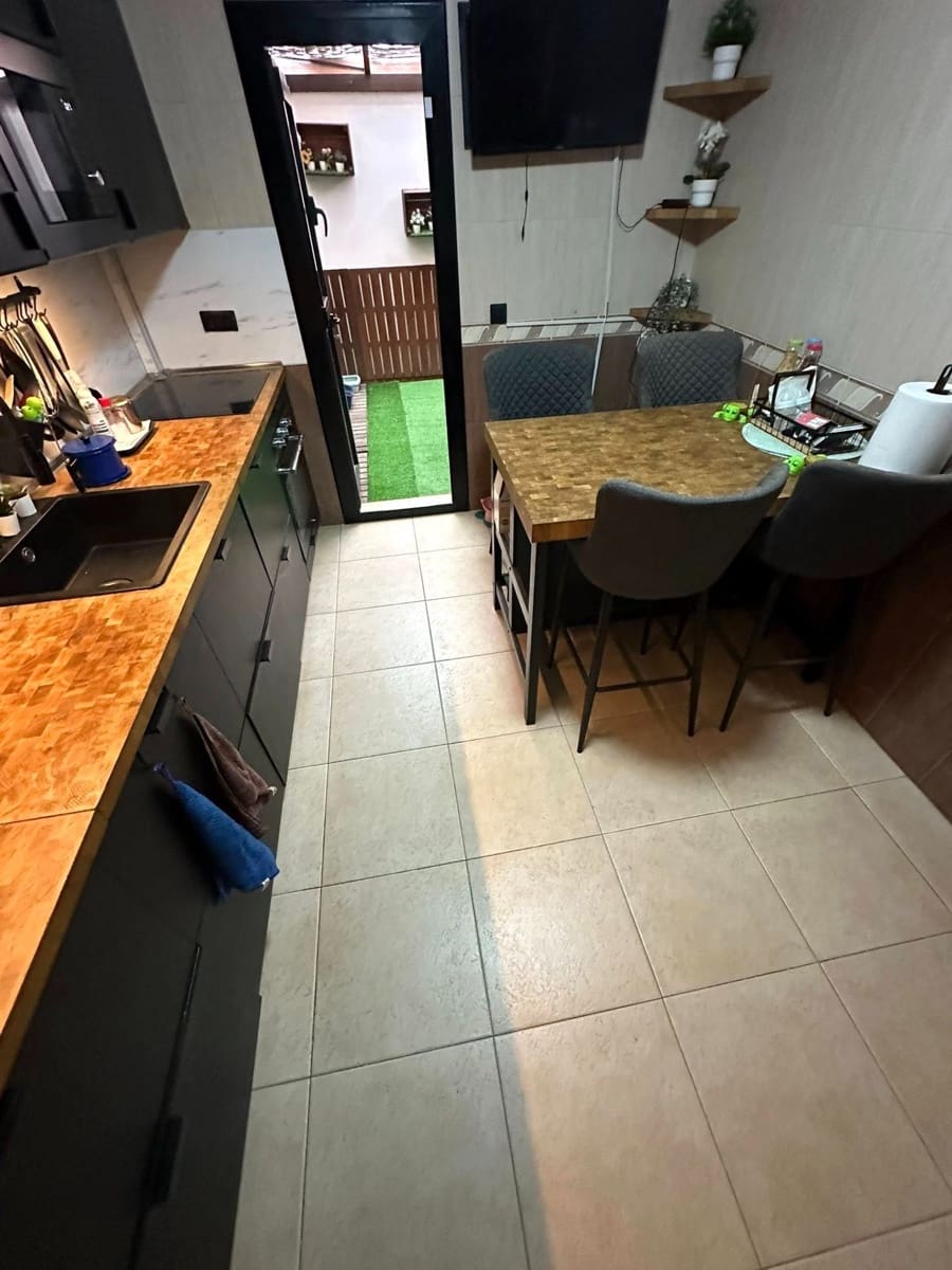 4 soveværelse Byhus til salg i El Matorral med garage - € 295.000 (Ref: 9772711)