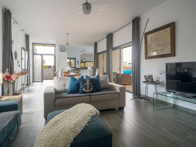 3 soveværelse Villa til salg i Lajares, La Oliva med swimmingpool garage - € 1.600.000 (Ref: 9787606)