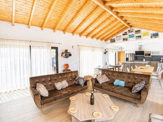 Chalet de 5 habitaciones en Villaverde, La Oliva en venta con piscina - 1.530.000 € (Ref: 9796283)