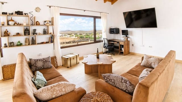 Chalet de 5 habitaciones en Villaverde, La Oliva en venta con piscina - 1.530.000 € (Ref: 9796283)