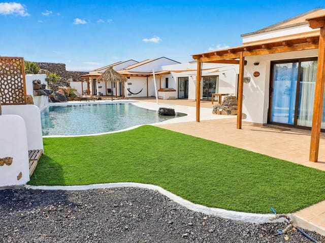 Chalet de 5 habitaciones en Villaverde, La Oliva en venta con piscina - 1.530.000 € (Ref: 9796283)