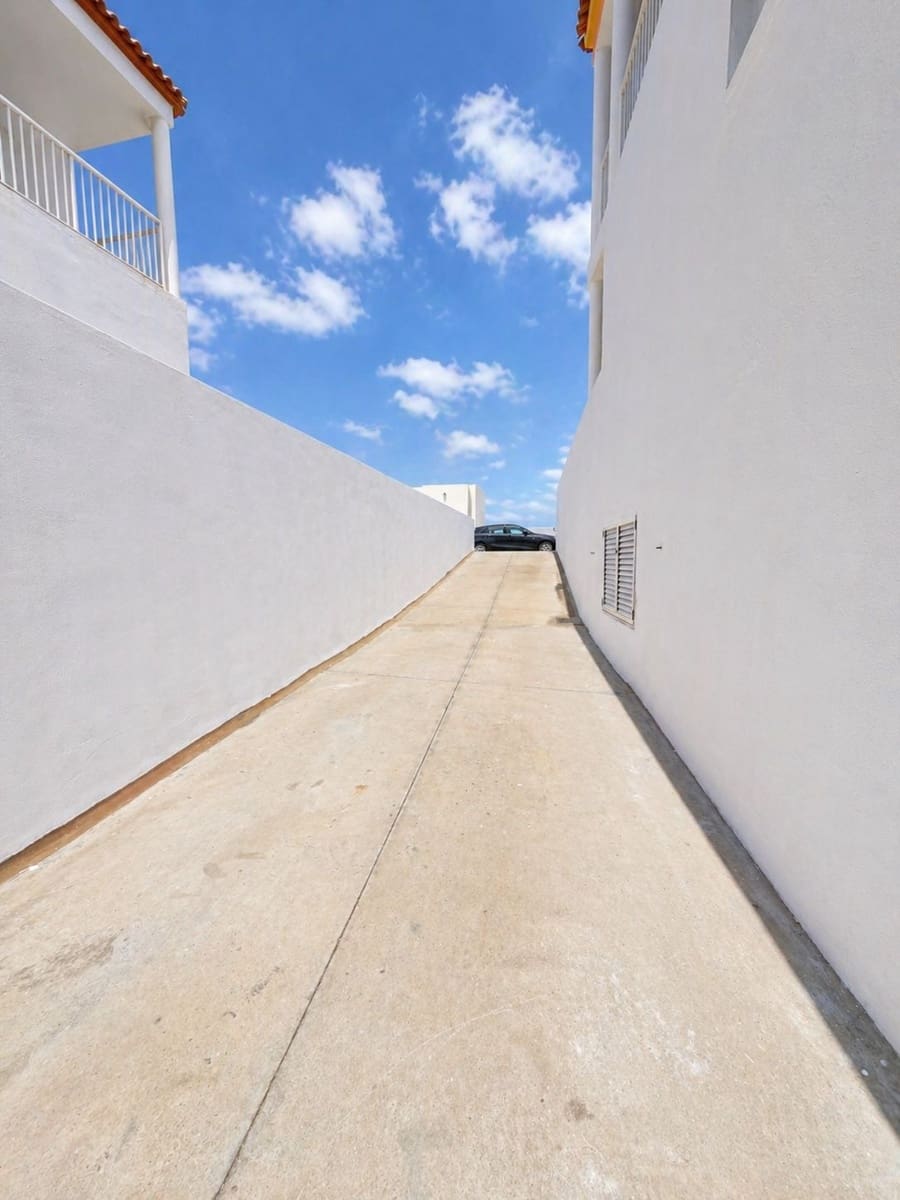 4 soveværelse Byhus til salg i Puerto del Rosario med garage - € 350.000 (Ref: 9807663)