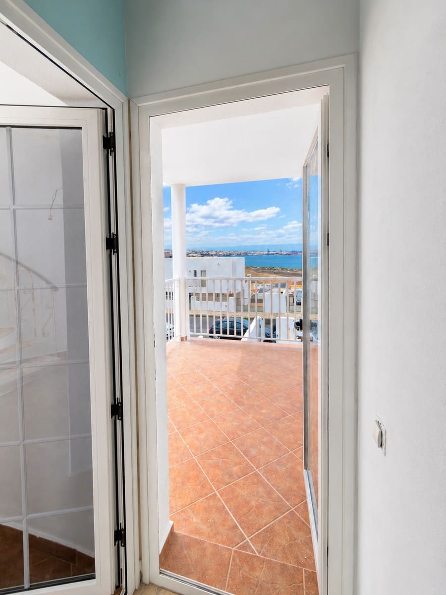 4 soveværelse Byhus til salg i Puerto del Rosario med garage - € 350.000 (Ref: 9807663)