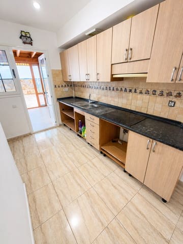 4 soveværelse Byhus til salg i Puerto del Rosario med garage - € 350.000 (Ref: 9807663)