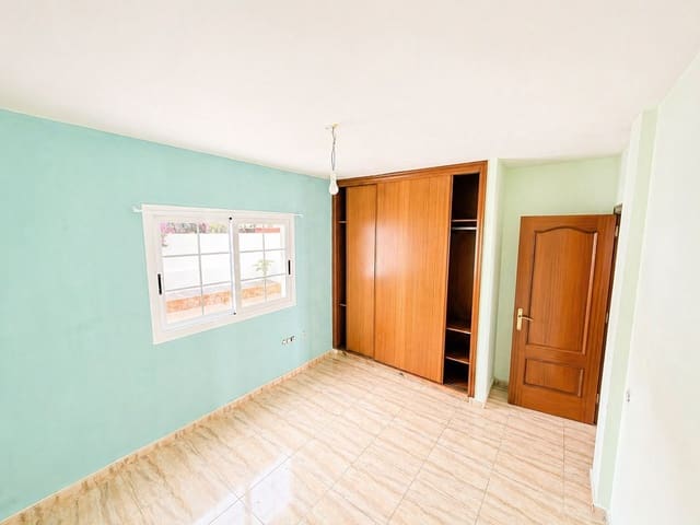 4 soveværelse Byhus til salg i Puerto del Rosario med garage - € 350.000 (Ref: 9807663)