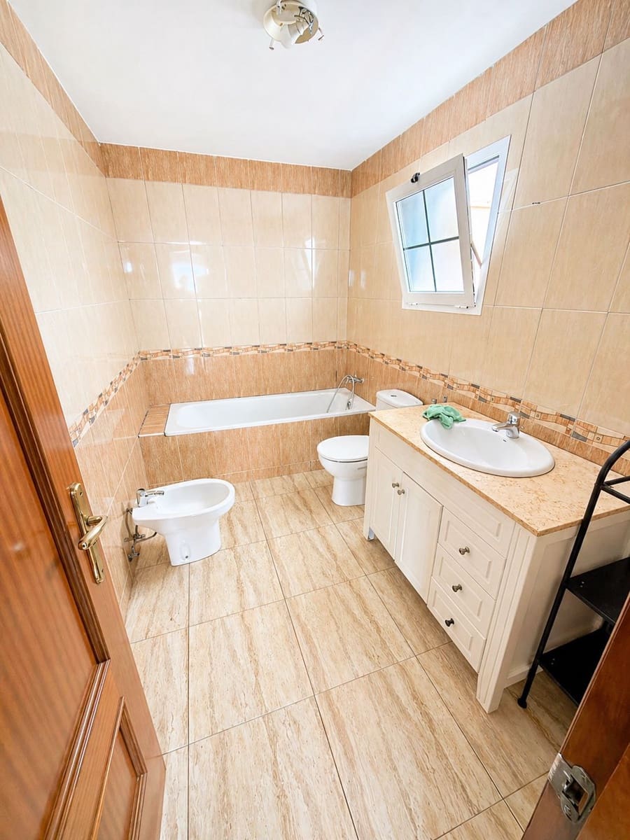 4 soveværelse Byhus til salg i Puerto del Rosario med garage - € 350.000 (Ref: 9807663)