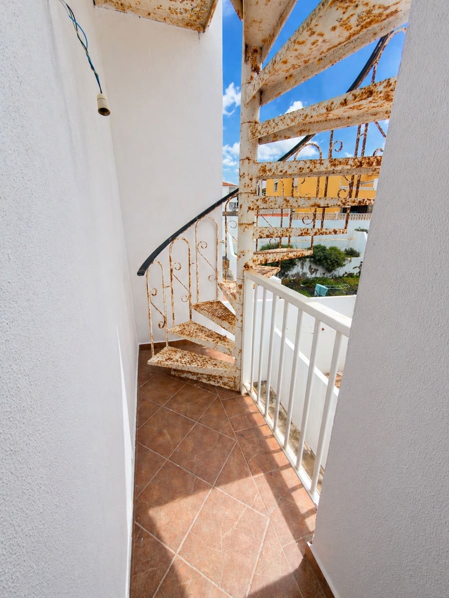 4 soveværelse Byhus til salg i Puerto del Rosario med garage - € 350.000 (Ref: 9807663)