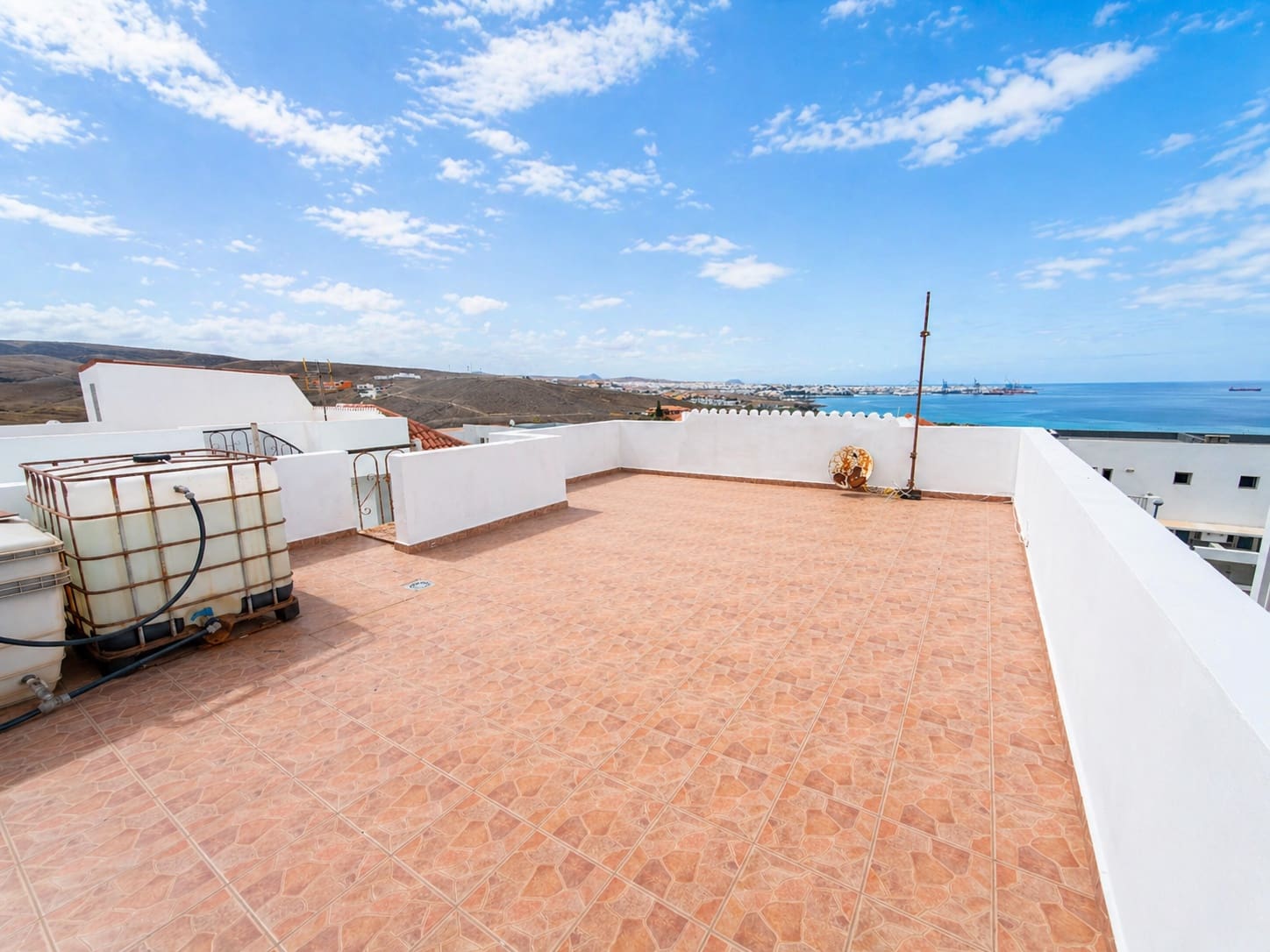 4 soveværelse Byhus til salg i Puerto del Rosario med garage - € 350.000 (Ref: 9807663)