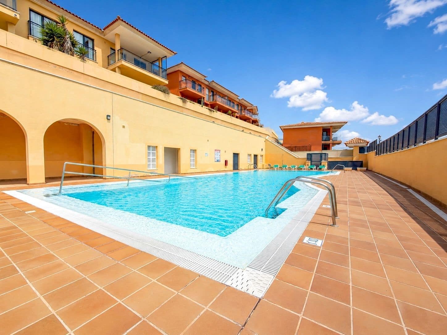 Casa de 2 habitaciones en Caleta de Fuste en venta con piscina garaje - 220.000 € (Ref: 9819912)