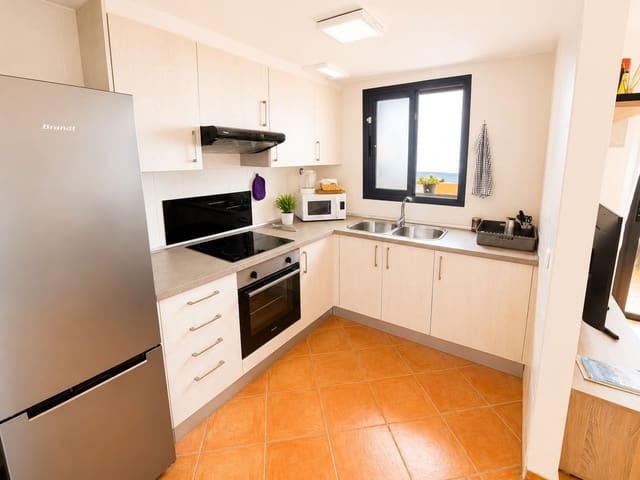 Casa de 2 habitaciones en Caleta de Fuste, Antigua en venta con piscina garaje - 220.000 € (Ref: 9819912)