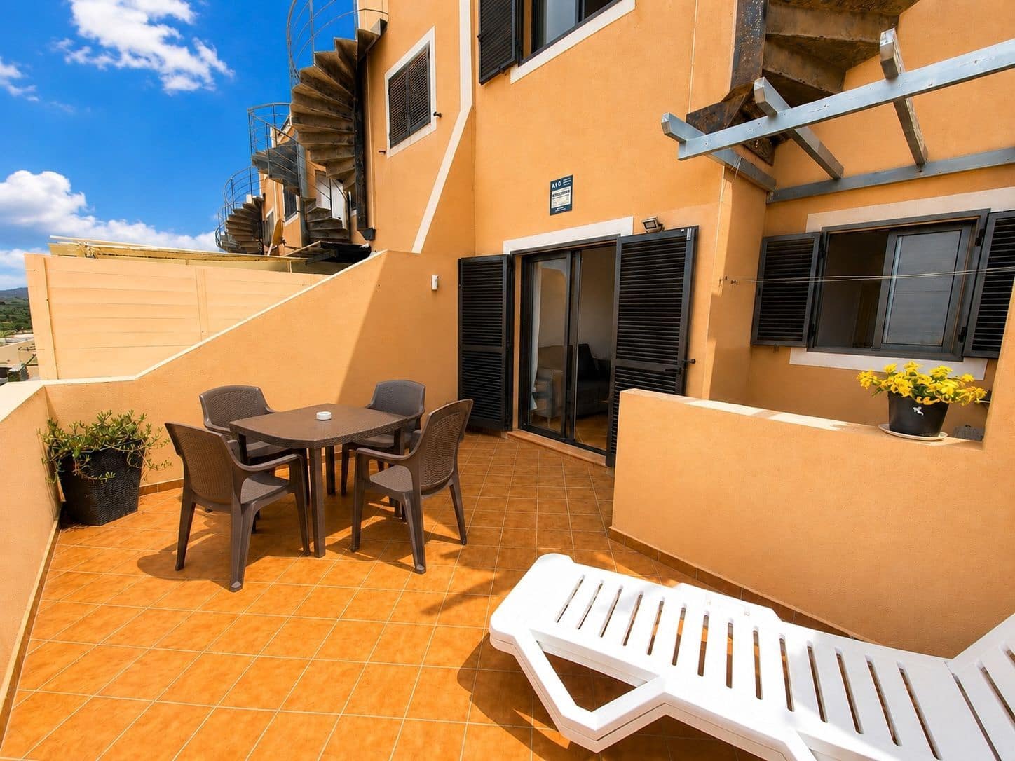 Casa de 2 habitaciones en Caleta de Fuste en venta con piscina garaje - 220.000 € (Ref: 9819912)