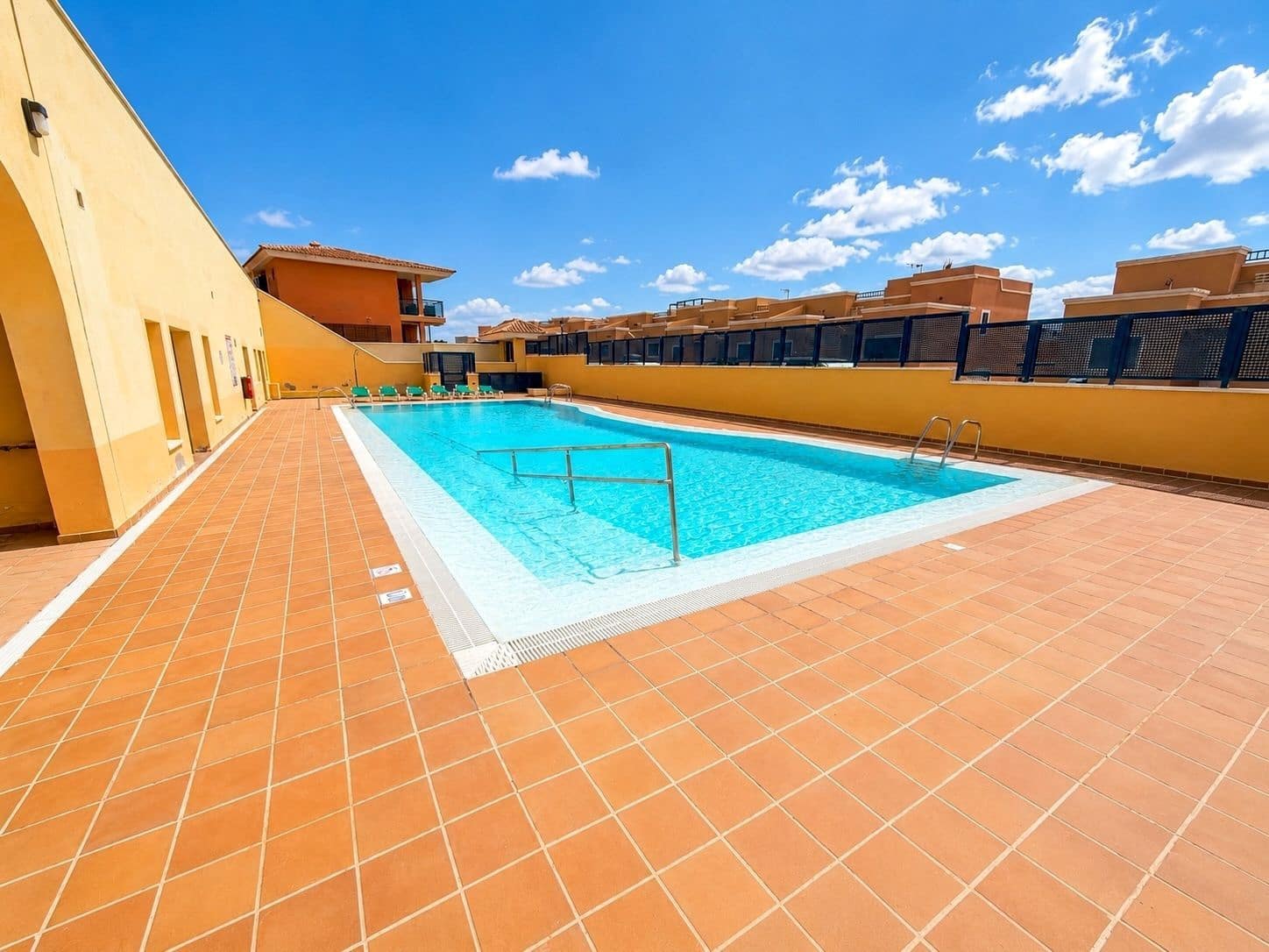 Casa de 2 habitaciones en Caleta de Fuste en venta con piscina garaje - 220.000 € (Ref: 9819912)