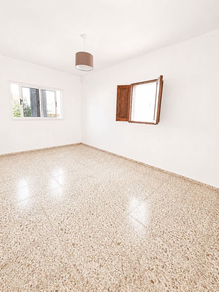 3 bedroom Finca/Country House for sale in Antigua with garage - € 265,000 (Ref: 9828267)