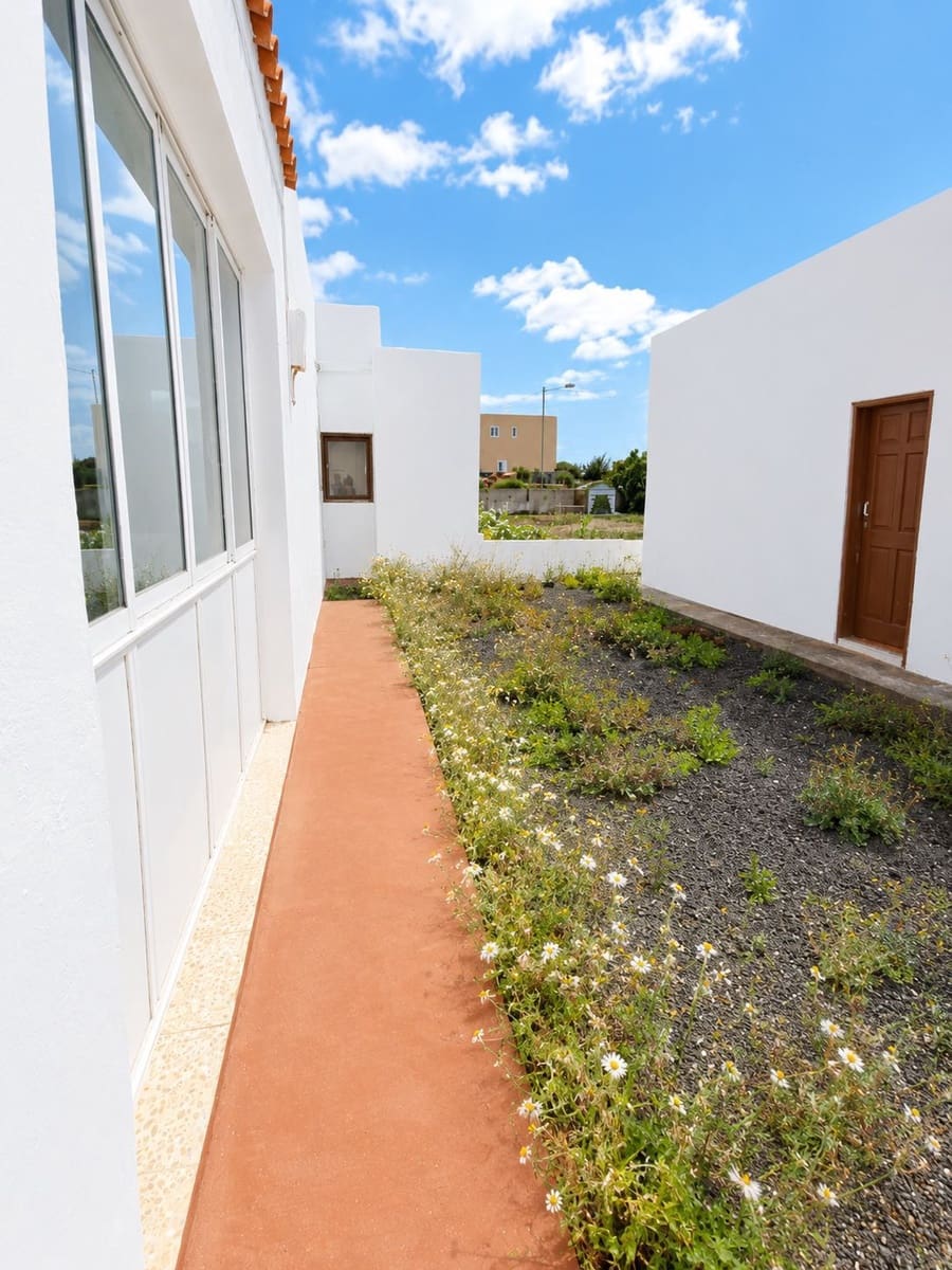 3 bedroom Finca/Country House for sale in Antigua with garage - € 265,000 (Ref: 9828267)