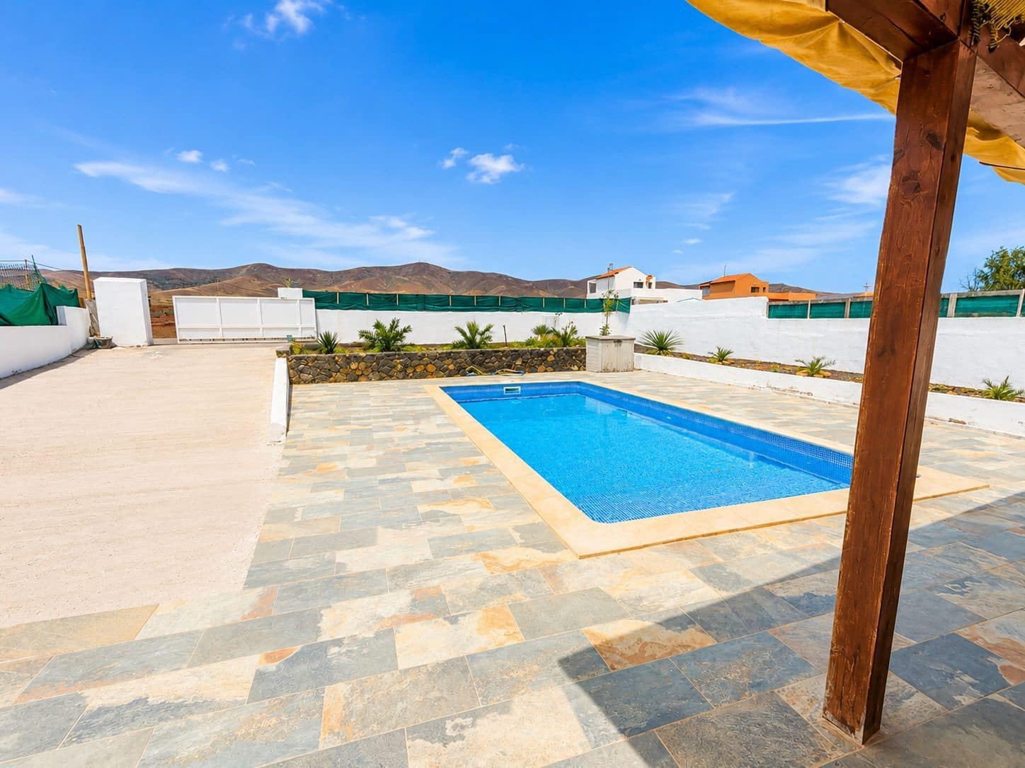 2 bedroom Finca/Country House for sale in Antigua with pool - € 290,000 (Ref: 9830642)