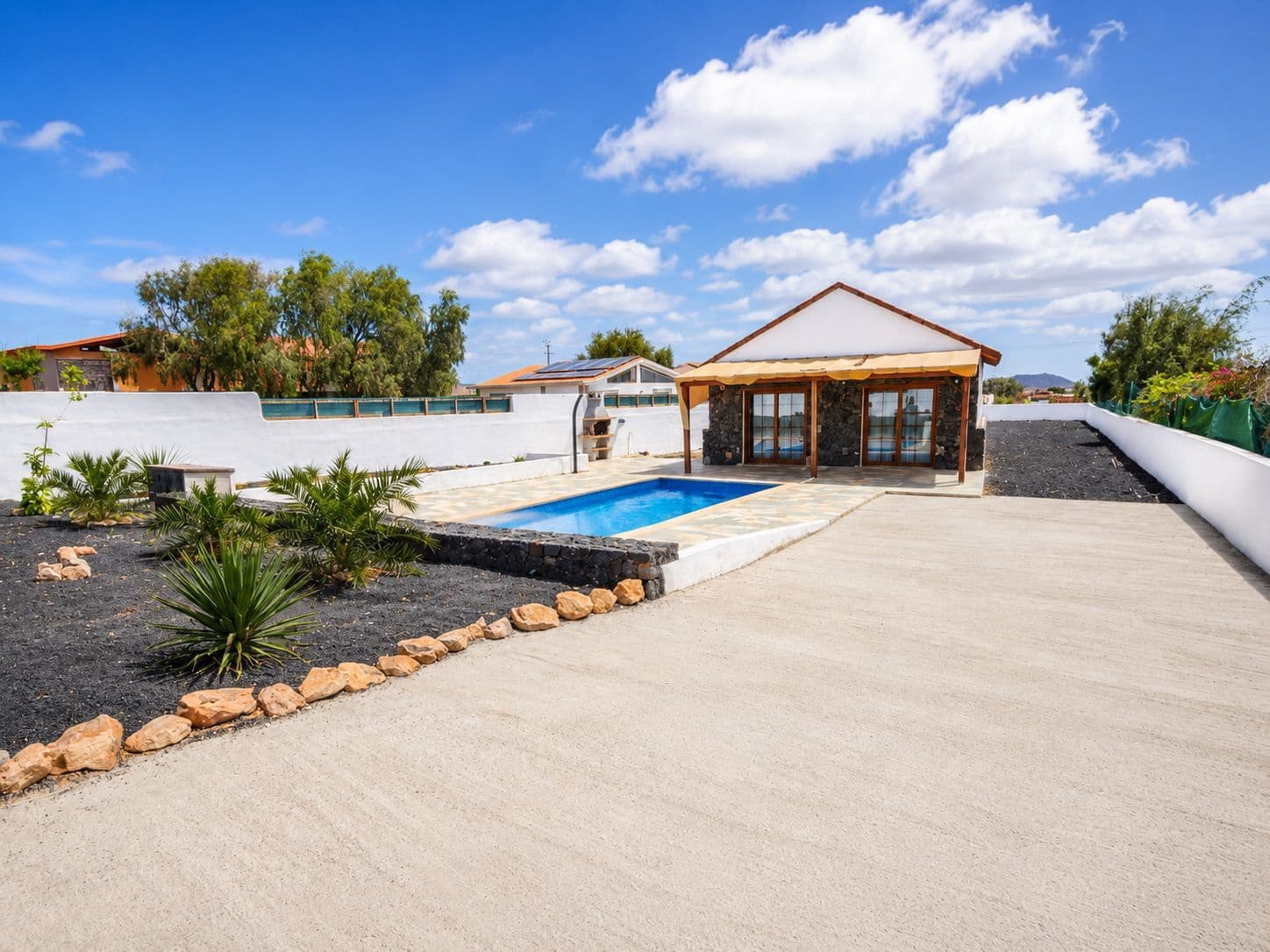 2 bedroom Finca/Country House for sale in Antigua with pool - € 290,000 (Ref: 9830642)