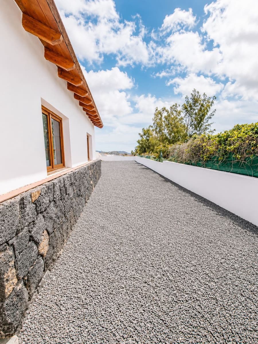 2 bedroom Finca/Country House for sale in Antigua with pool - € 290,000 (Ref: 9830642)