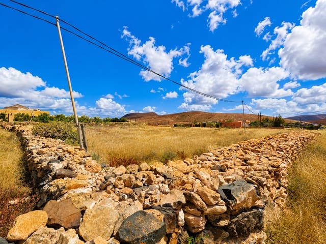 Undeveloped Land for sale in Agua de Bueyes, Antigua - € 55,000 (Ref: 9835199)