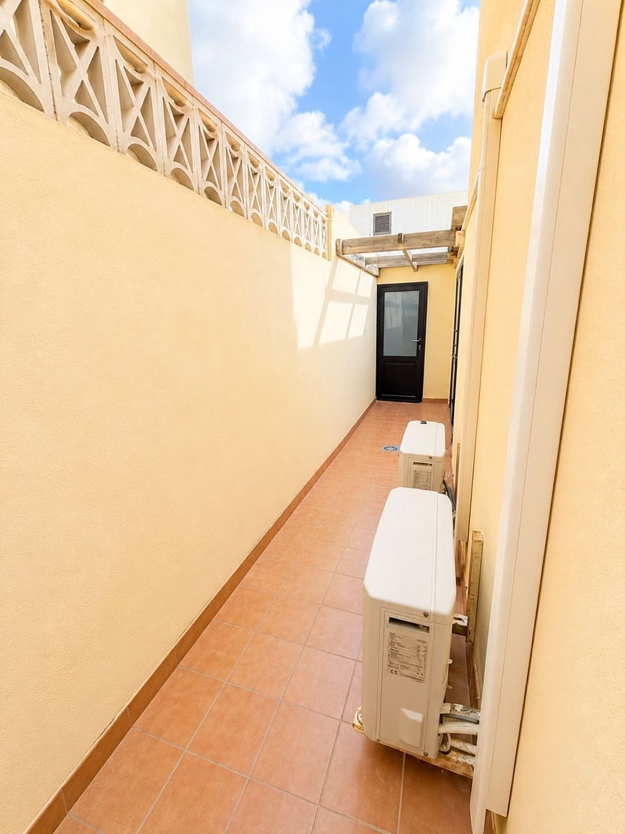 2 bedroom Flat for sale in Puerto del Rosario - € 173,000 (Ref: 9838897)