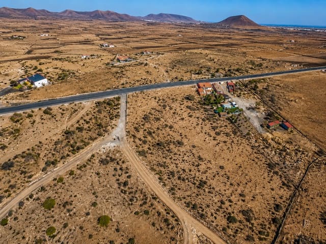 Grunde uden byggetilladelser til salg i Antigua - € 37.000 (Ref: 9844838)