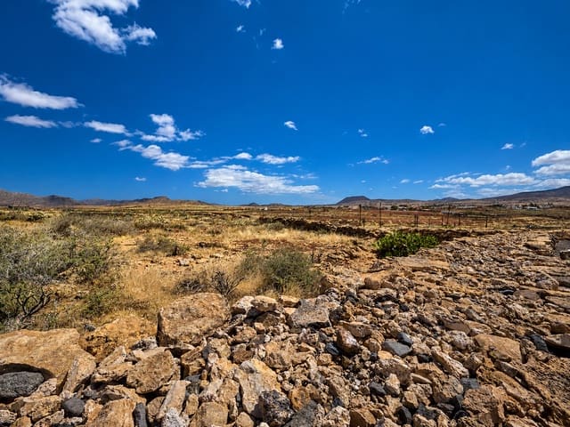 Grunde uden byggetilladelser til salg i Antigua - € 37.000 (Ref: 9844838)