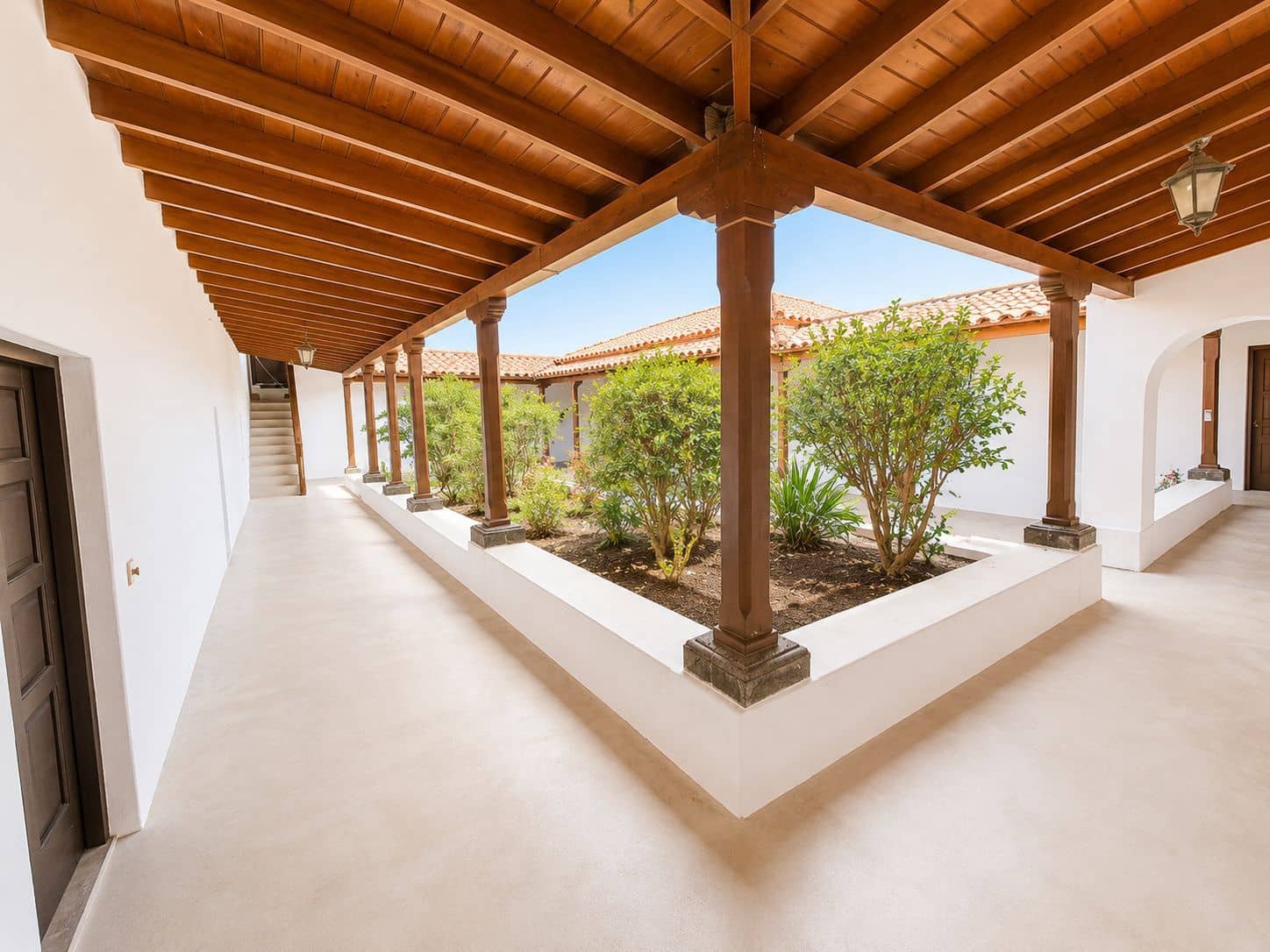 5 bedroom Townhouse for sale in Tetir with garage - € 980,000 (Ref: 9849005)