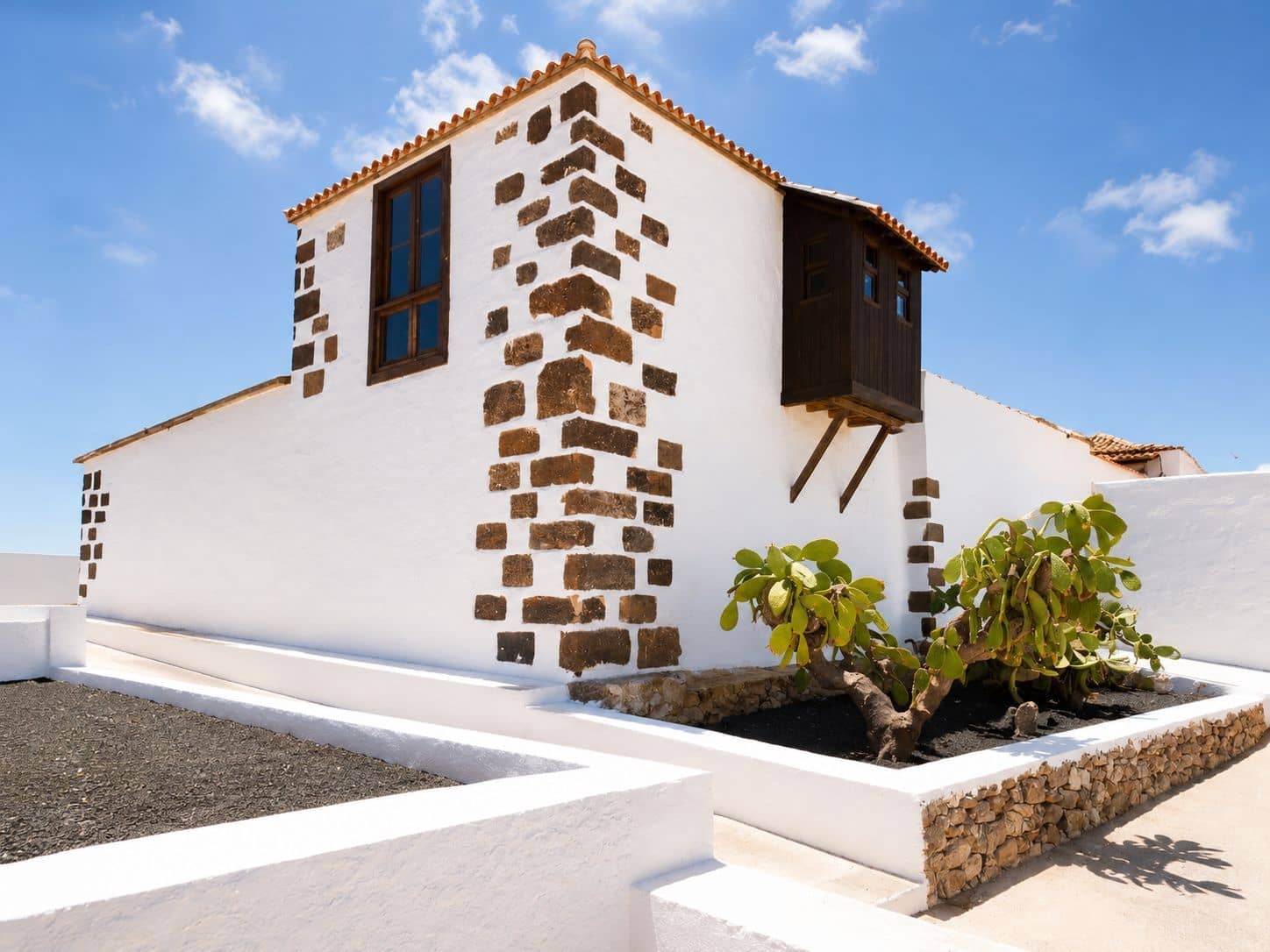 5 bedroom Townhouse for sale in Tetir with garage - € 980,000 (Ref: 9849005)