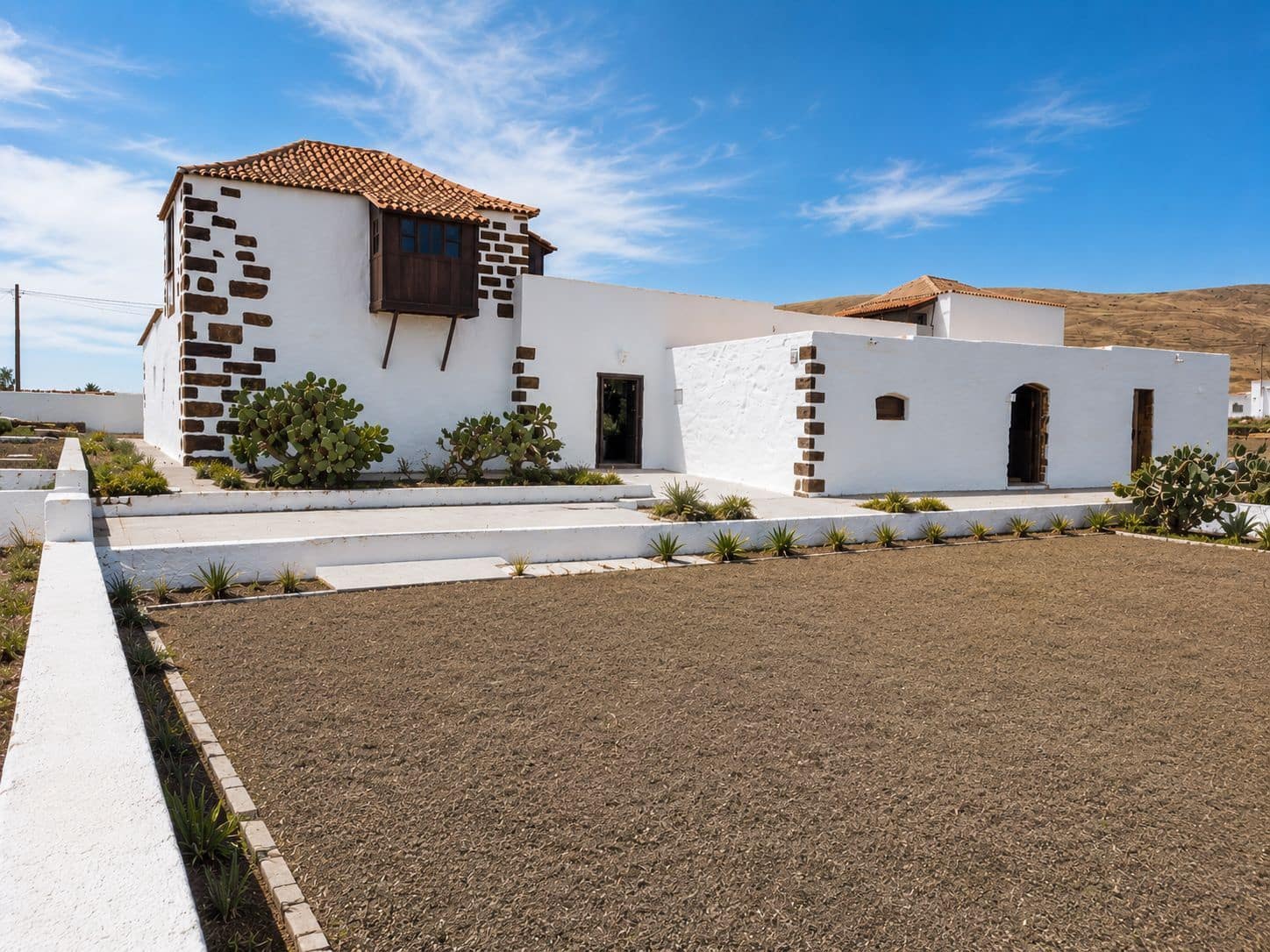 5 bedroom Townhouse for sale in Tetir with garage - € 980,000 (Ref: 9849005)