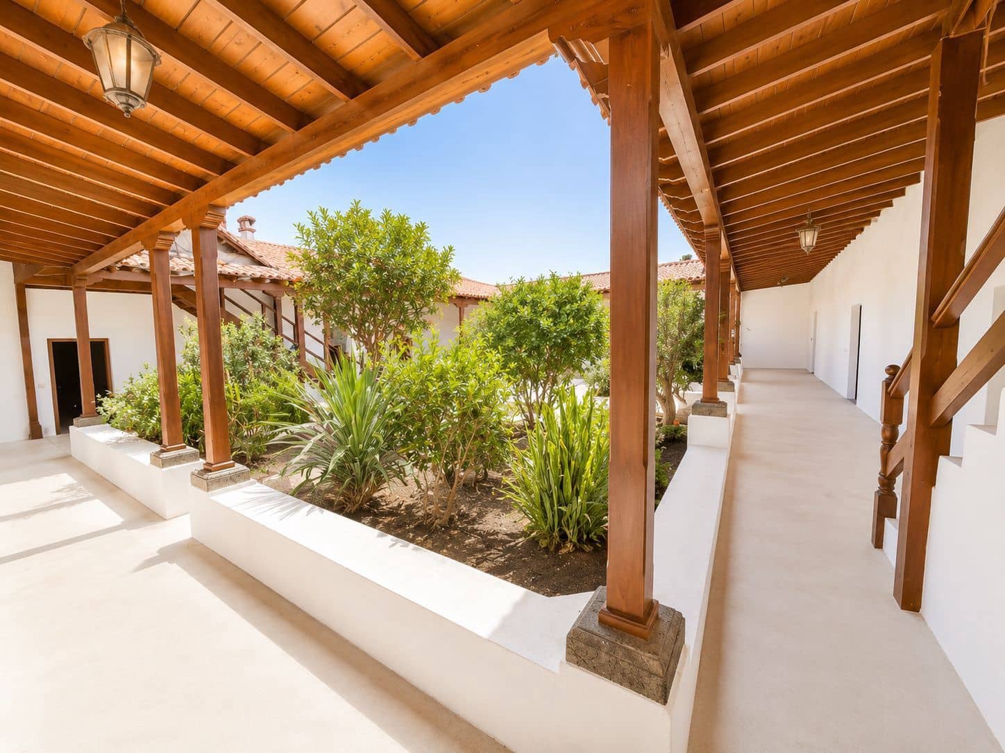 5 bedroom Townhouse for sale in Tetir with garage - € 980,000 (Ref: 9849005)