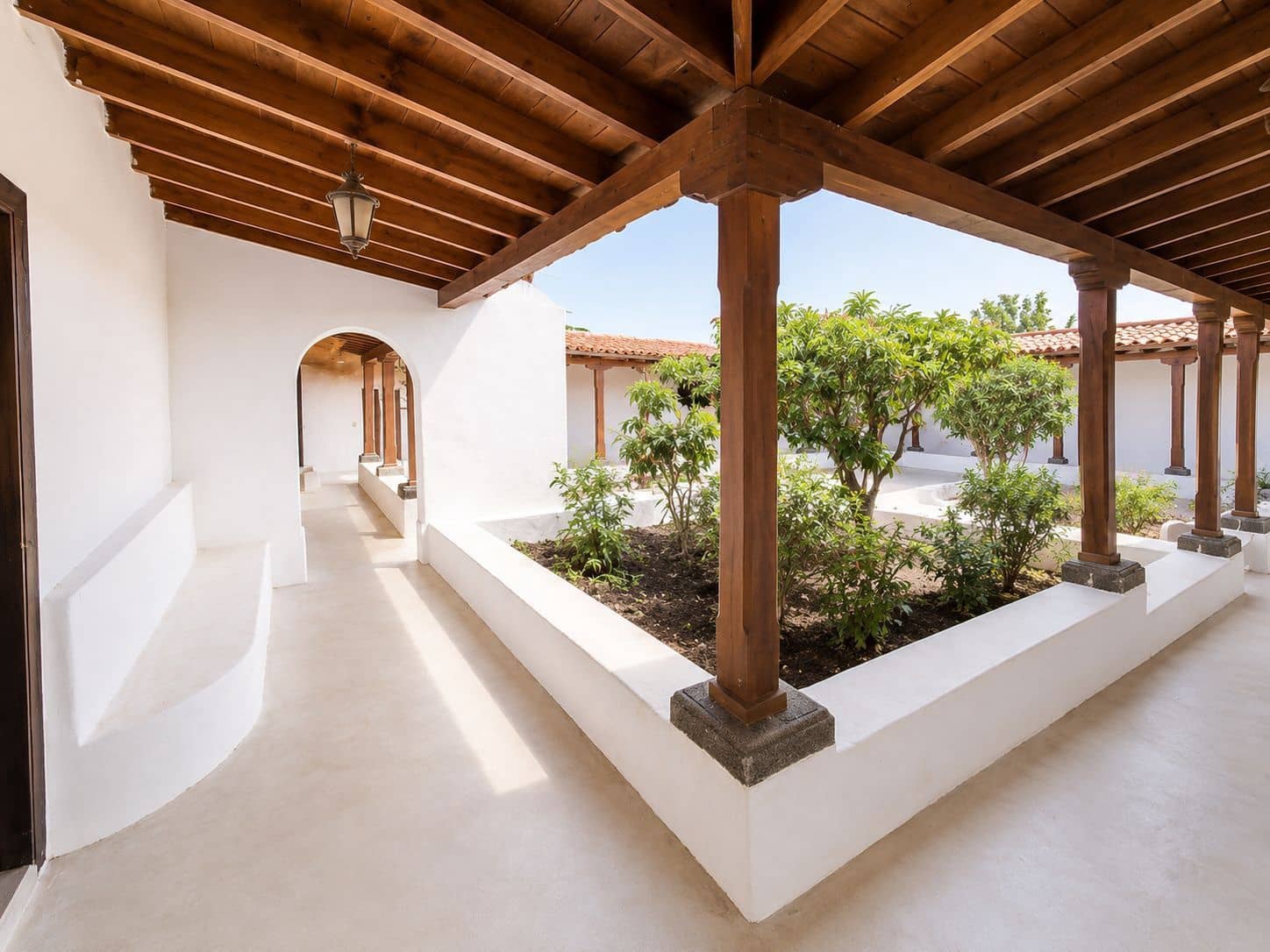 5 bedroom Townhouse for sale in Tetir with garage - € 980,000 (Ref: 9849005)
