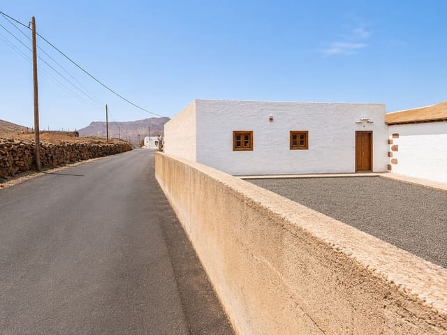 Casa de 5 habitaciones en Tetir, Puerto del Rosario en venta con garaje - 980.000 € (Ref: 9849005)