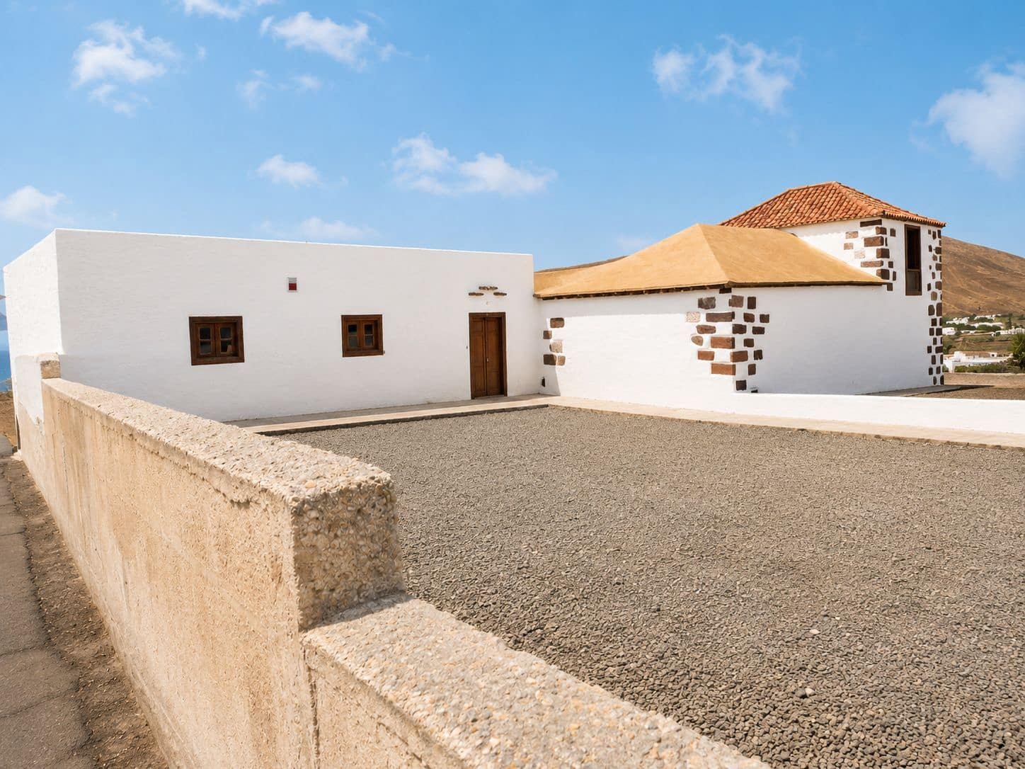 5 bedroom Townhouse for sale in Tetir with garage - € 980,000 (Ref: 9849005)