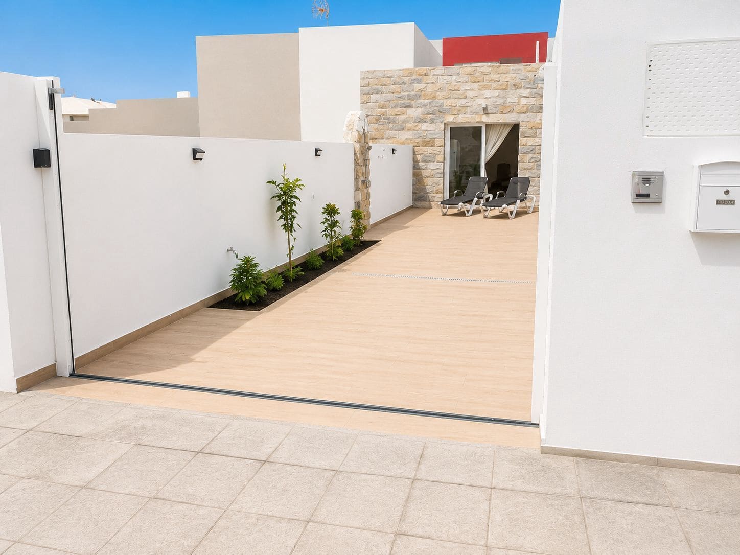 2 bedroom Townhouse for sale in Gran Tarajal with garage - € 350,000 (Ref: 9854927)
