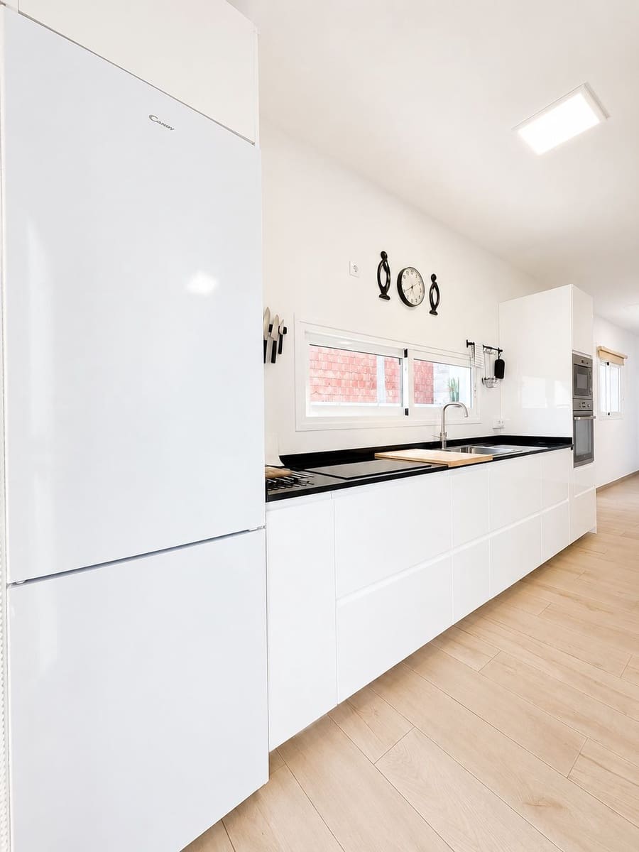 2 bedroom Townhouse for sale in Gran Tarajal with garage - € 350,000 (Ref: 9854927)