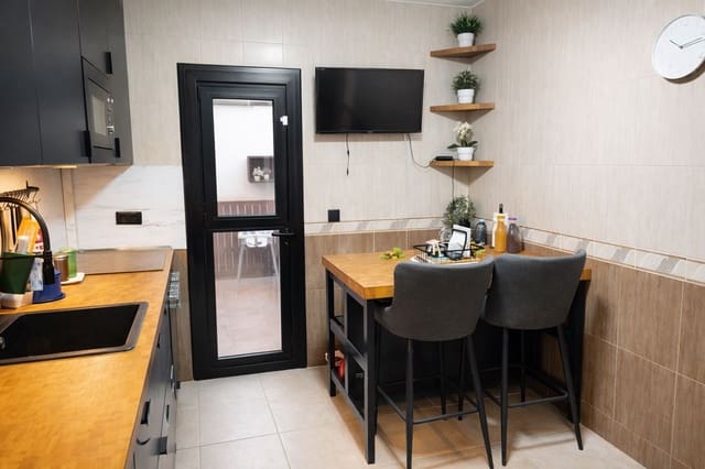 4 soverom Hus til salgs i El Matorral, Puerto del Rosario med garasje - € 295 000 (Ref: 9856337)