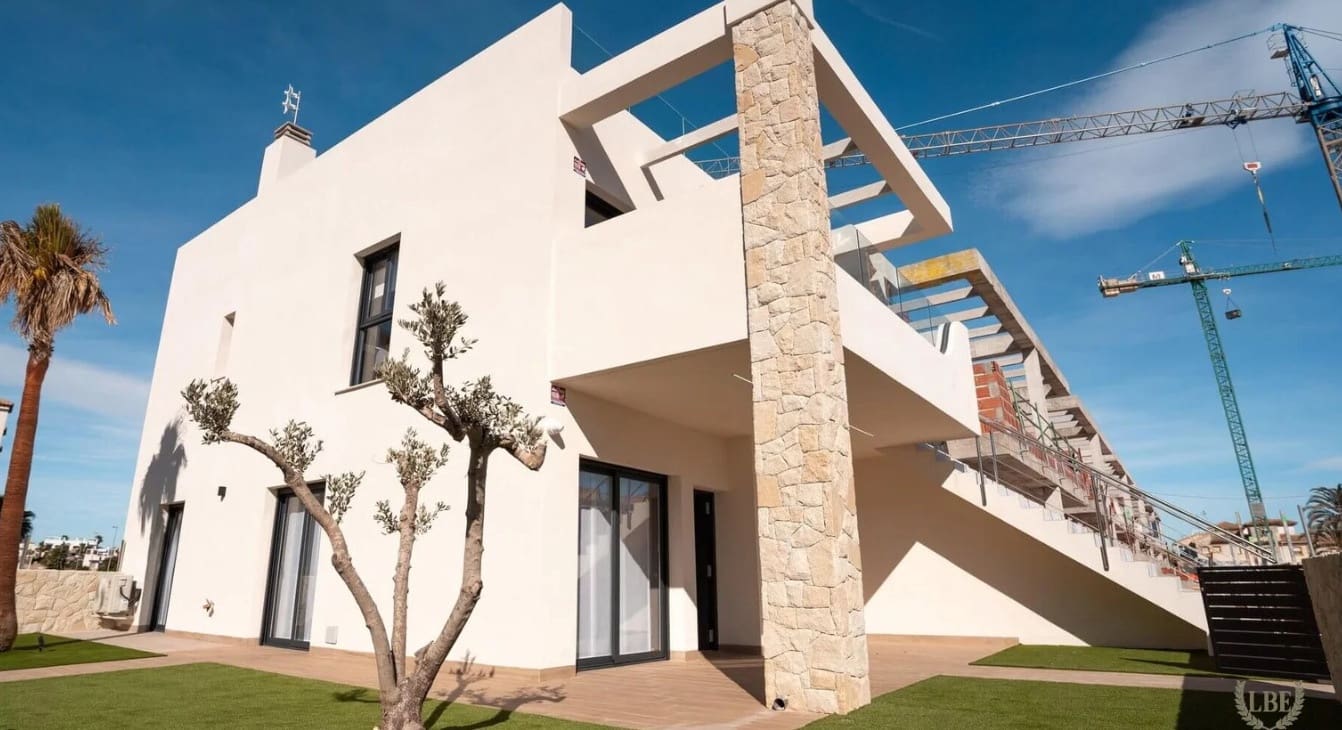 3 sypialnia Bungalow na sprzedaż w Pilar de la Horadada z basenem garażem - 365 000 € (Ref: 9535233)