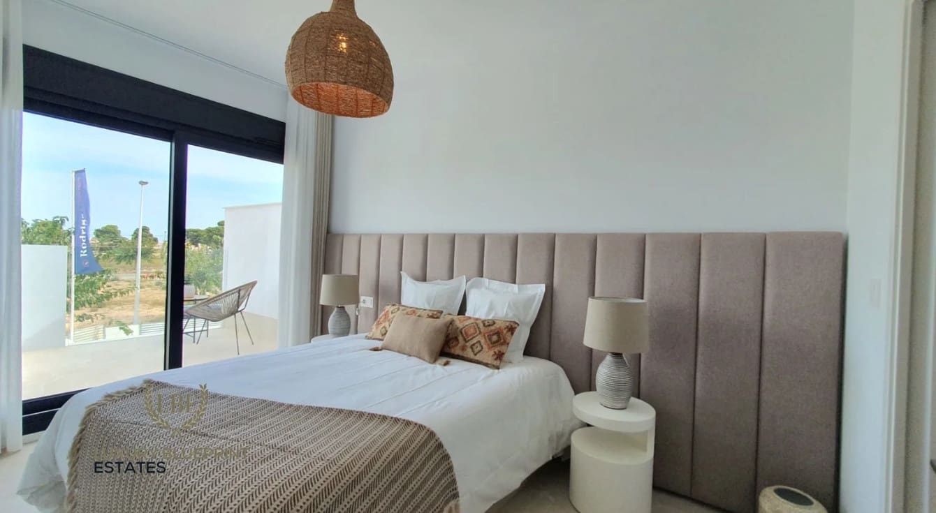 Pareado de 3 habitaciones en San Pedro del Pinatar en venta con piscina garaje - 345.000 € (Ref: 9537351)